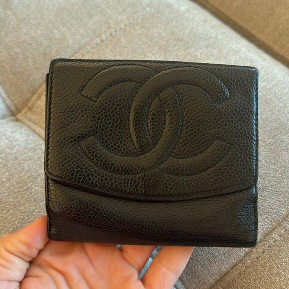 Authentic CHANEL Black Caviar Leather Timeless 'CC' Compact Wallet 4.5” x 4” - Picture 4 of 13